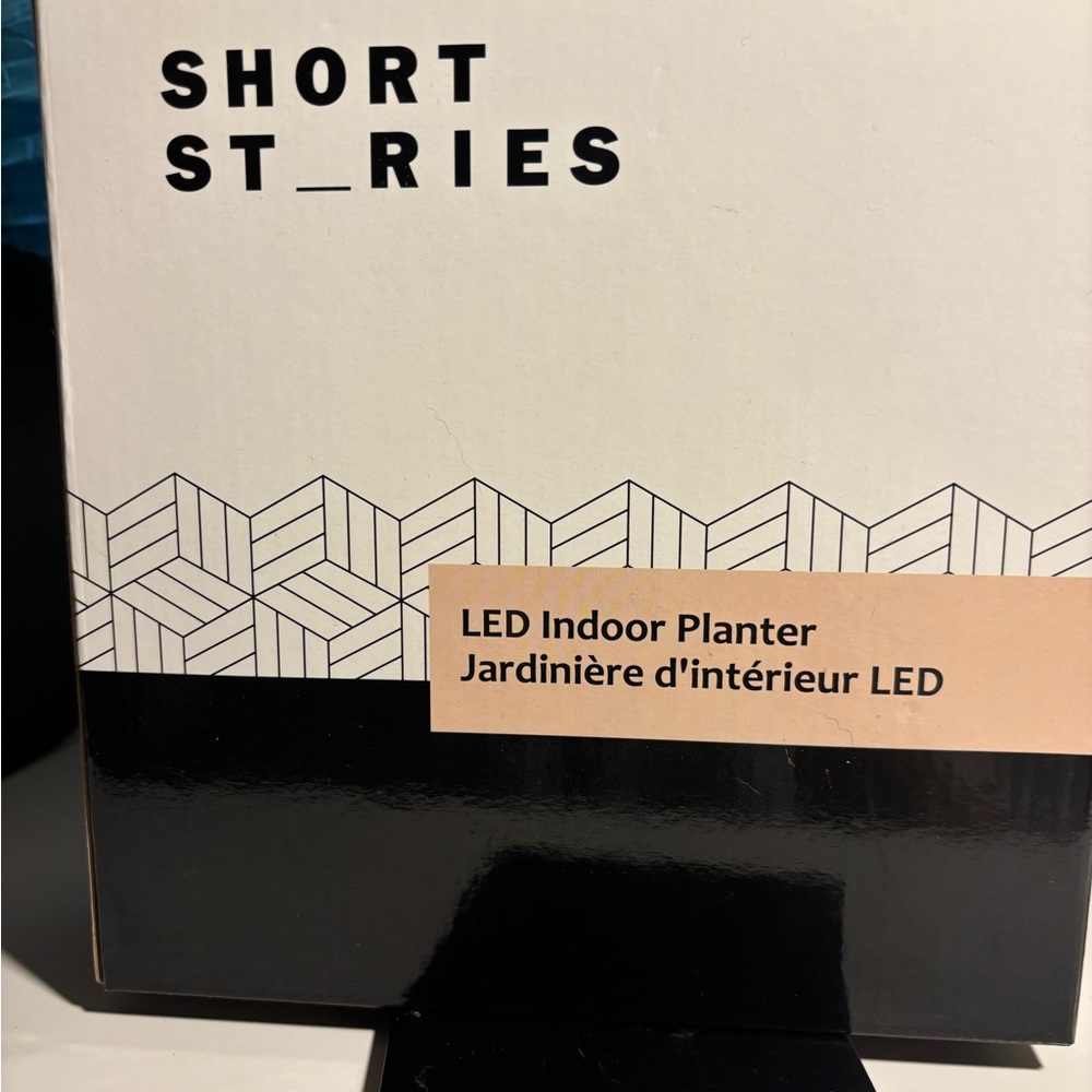Short Stories LED Indoor Planter